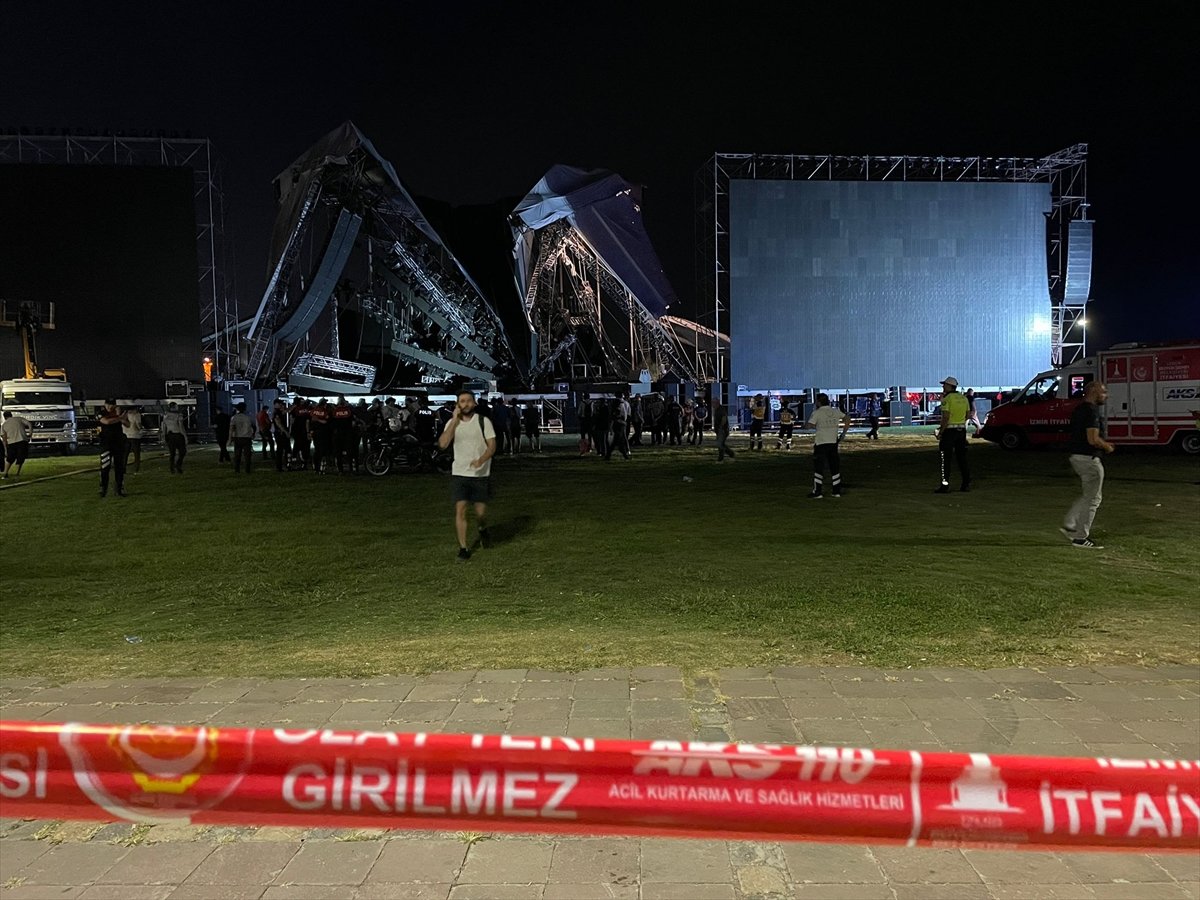 İzmir de Tarkan ın konser vereceği sahne çöktü #6