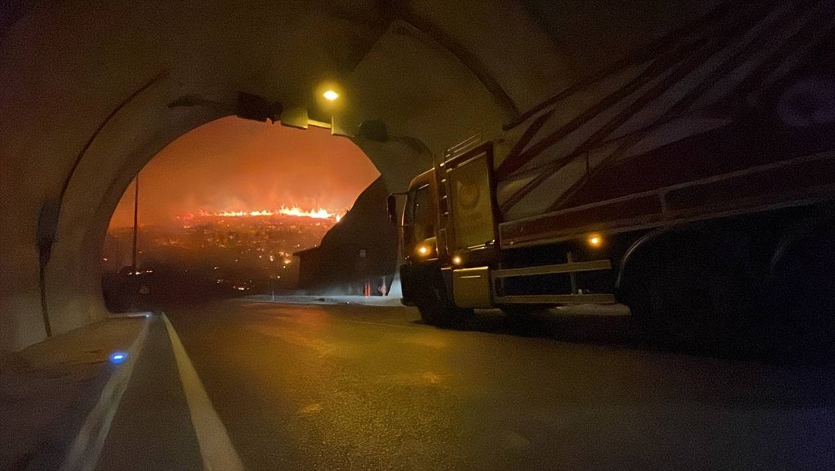 Mersin de orman yangını: 110 ev tahliye edildi #2