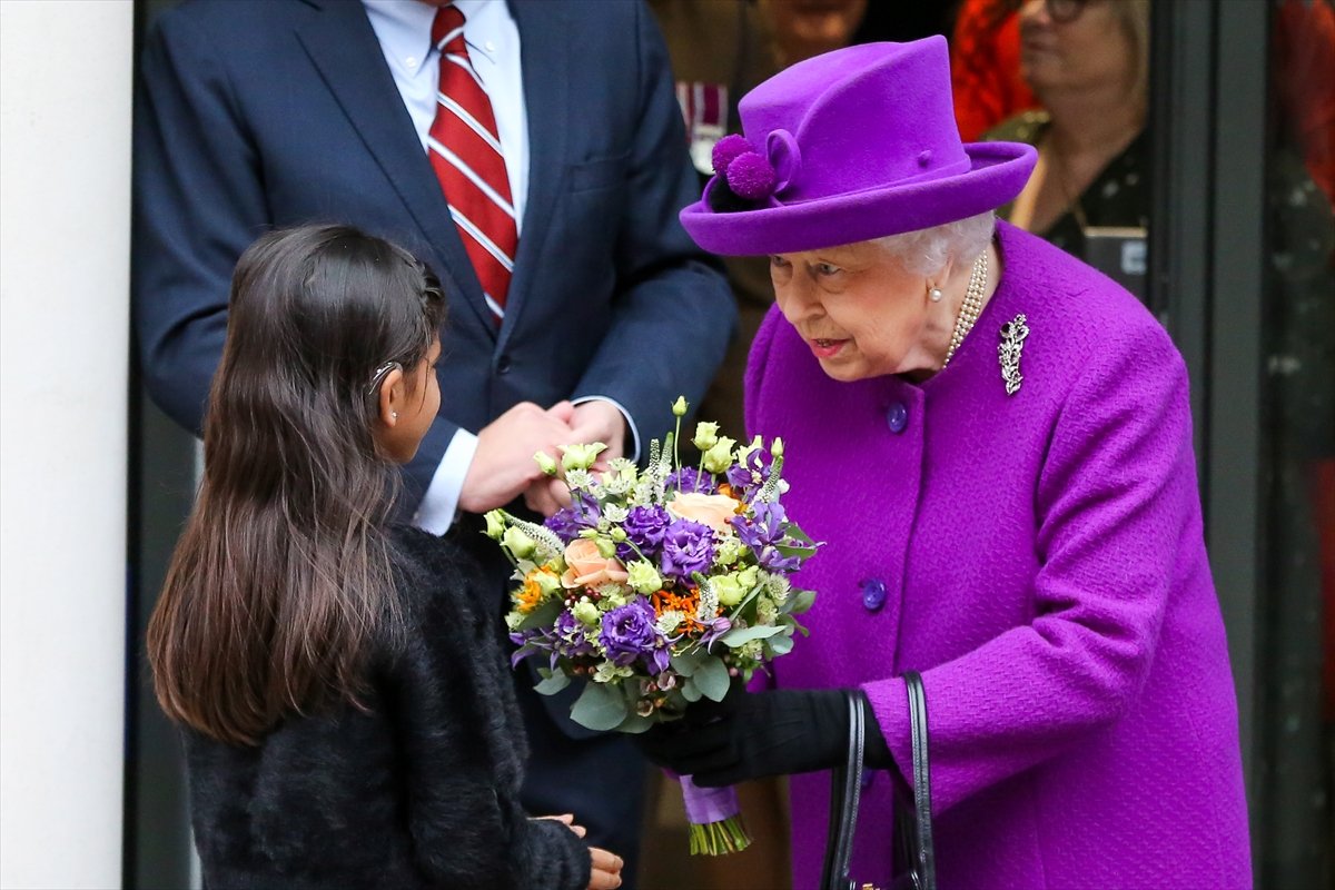 ingiltere-kralicesi-2nci-elizabeth_5572.jpg