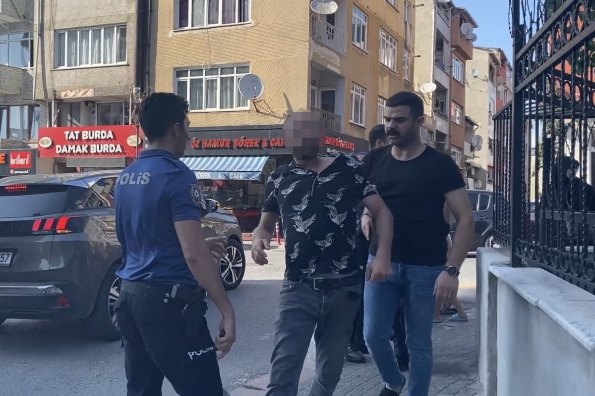 İstanbul da karısını sokak ortasında darbetti, çevredekiler hiçbir şey yapmadı #5