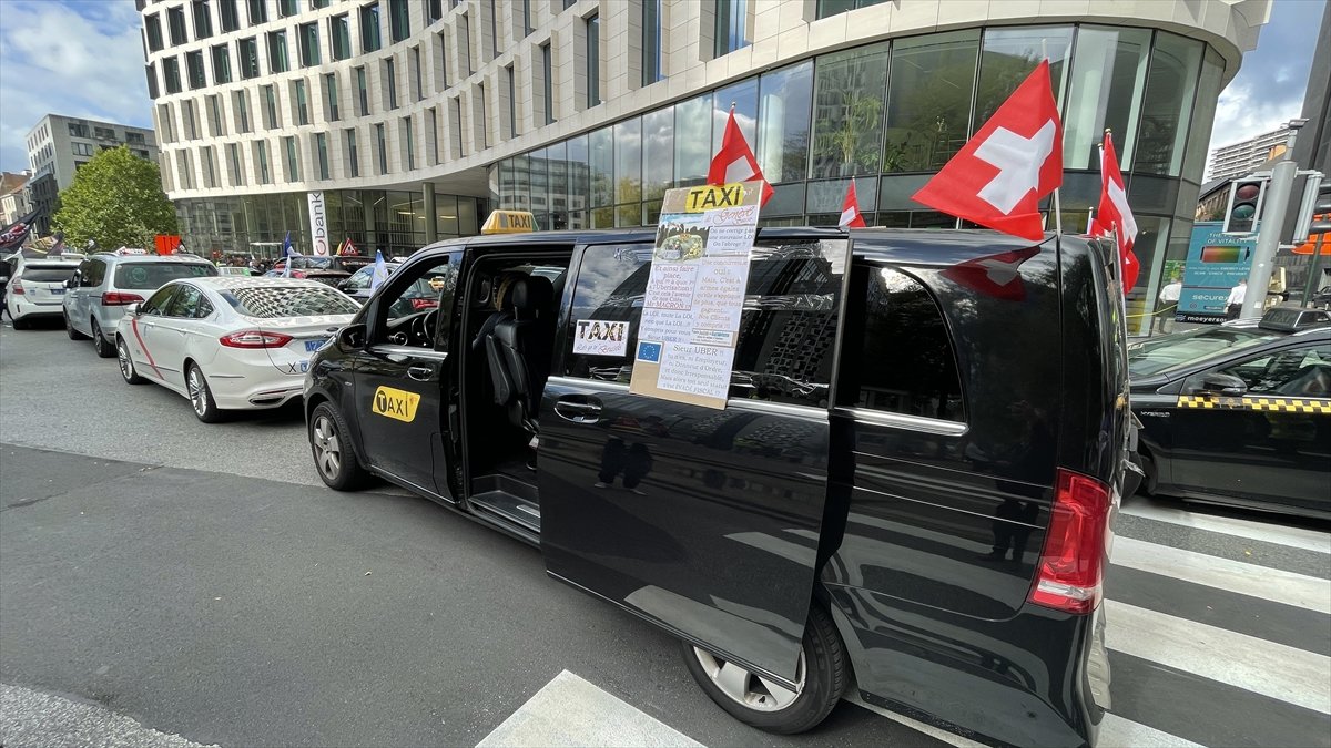 Brüksel de taksiciler, Uber i protesto etti #8