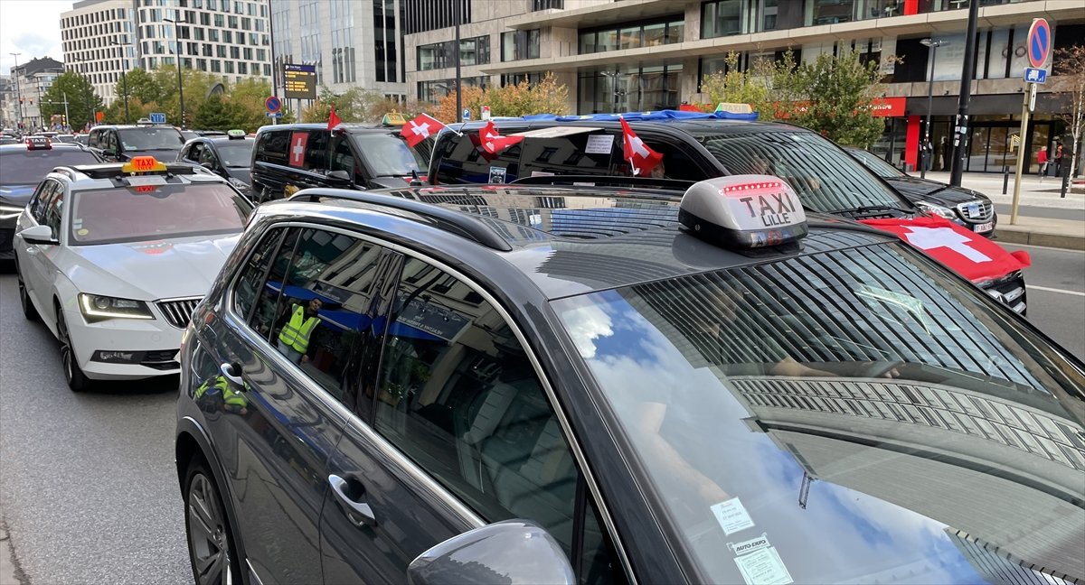Brüksel de taksiciler, Uber i protesto etti #10