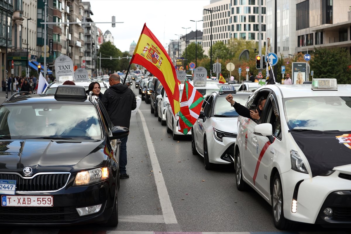 Brüksel de taksiciler, Uber i protesto etti #5
