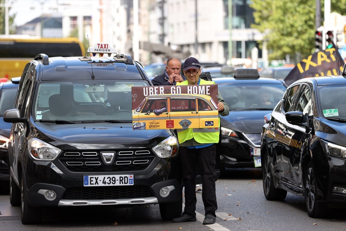 Brüksel de taksiciler, Uber i protesto etti #11