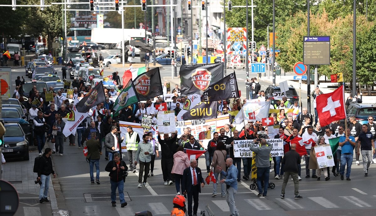 Brüksel de taksiciler, Uber i protesto etti #4
