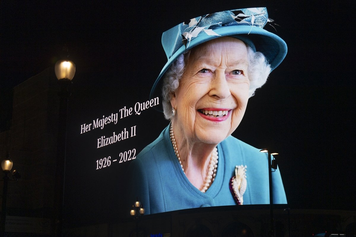 Kraliçe Elizabeth in vefatının ardından İngiltere de yas  #3