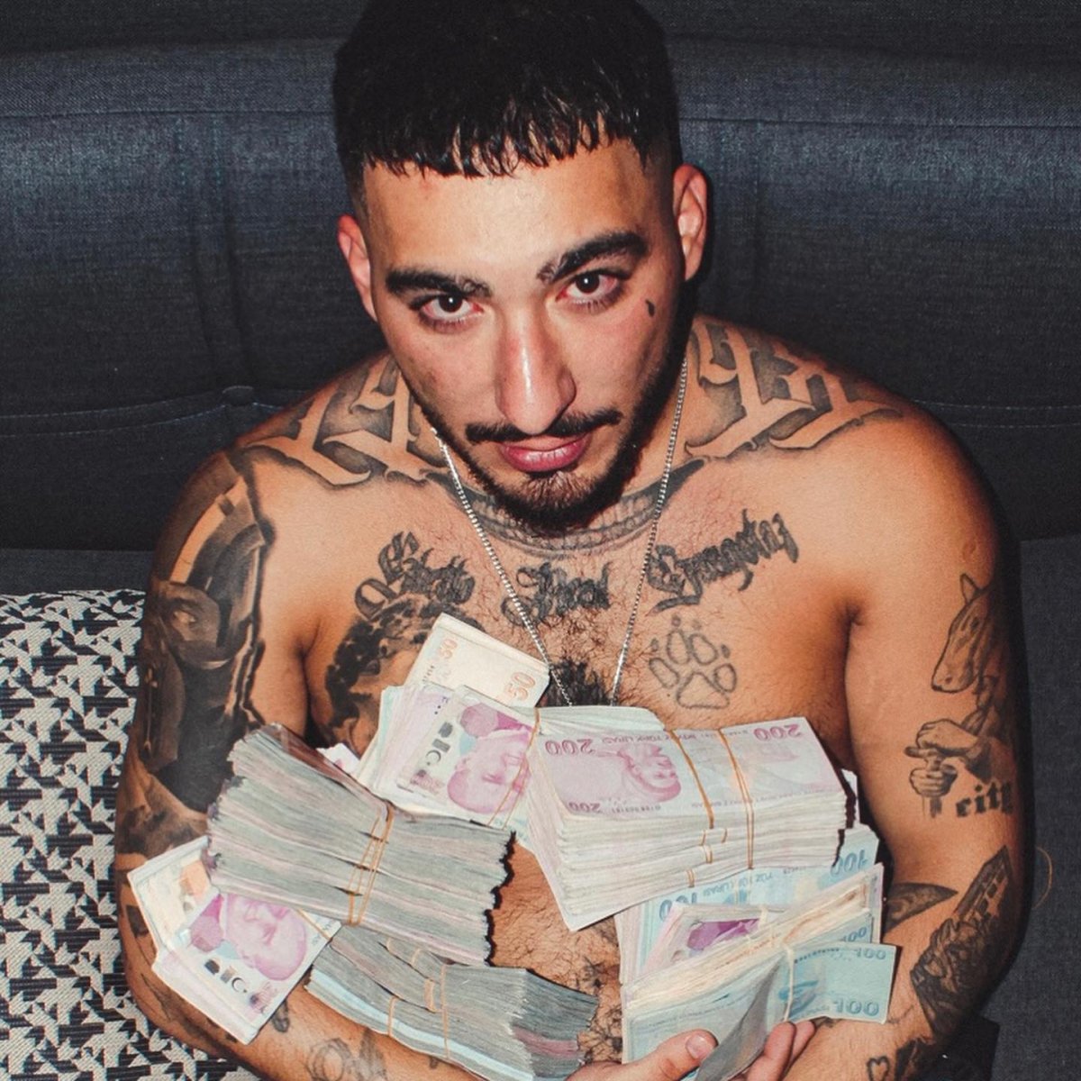 Aleyna Tilki, Uzi yi yalnız bırakmadı #2