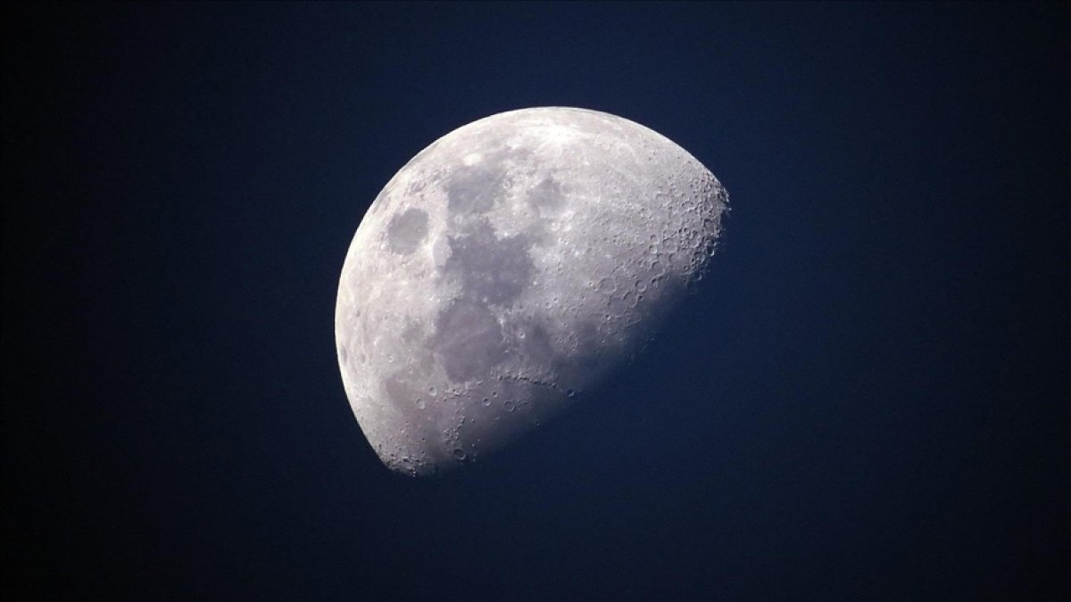 China announces discovery of new mineral on the Moon #4