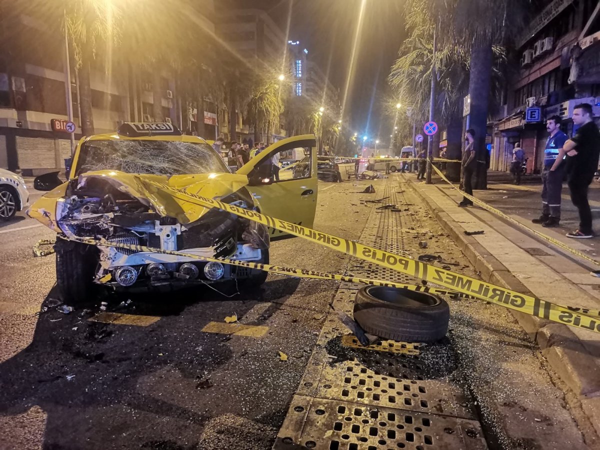 İzmir de kağıt toplayıcısına taksi çarptı: 1 ölü, 1 yaralı #1