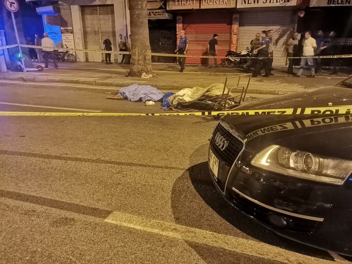 İzmir de kağıt toplayıcısına taksi çarptı: 1 ölü, 1 yaralı #4