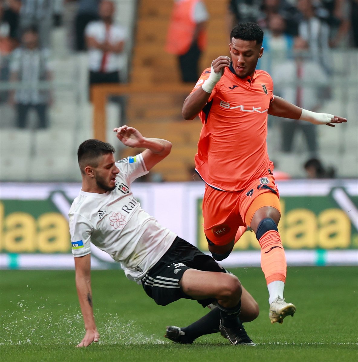 Başakşehir, Beşiktaş ı tek golle mağlup etti #4
