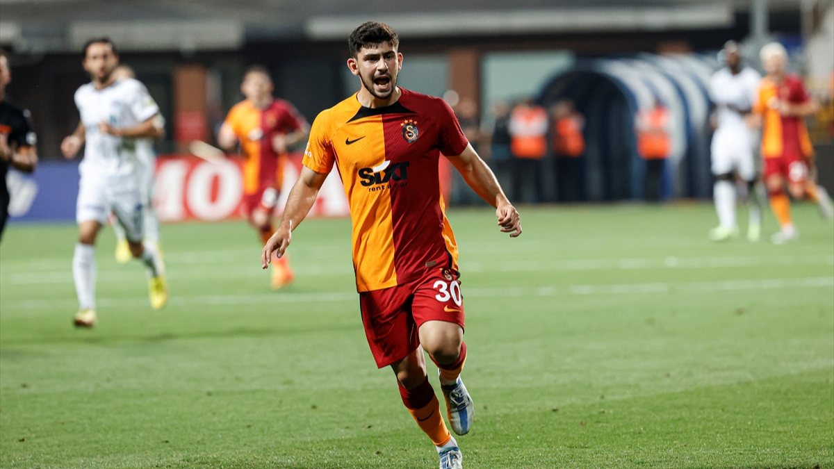Yusuf Demir, Kasımpaşa maçında alkış aldı