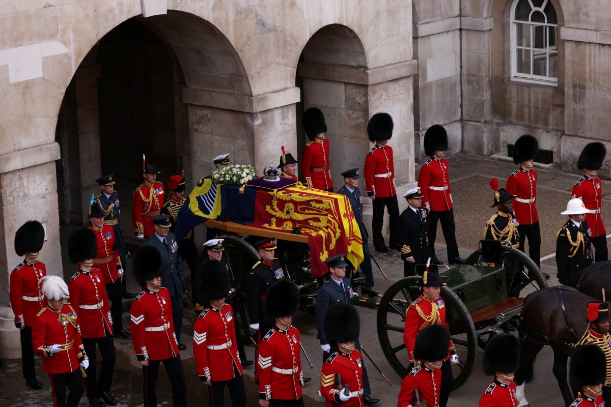 Kraliçe Elizabeth in cenazesi Londra da #14
