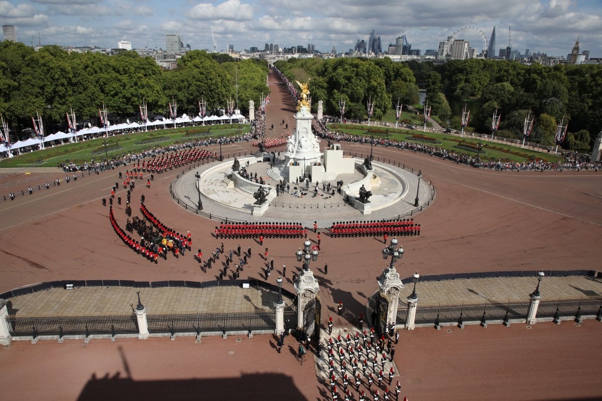 Kraliçe Elizabeth in cenazesi Londra da #12