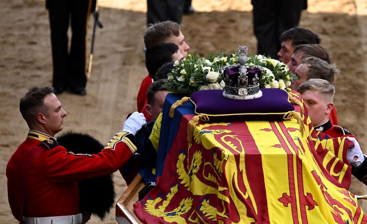 Kraliçe Elizabeth in cenazesi Londra da #16