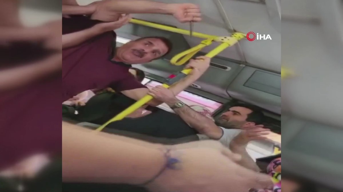 Fatih’te otobüste ayağına basılan şahıs bıçakla dehşet saçtı #3