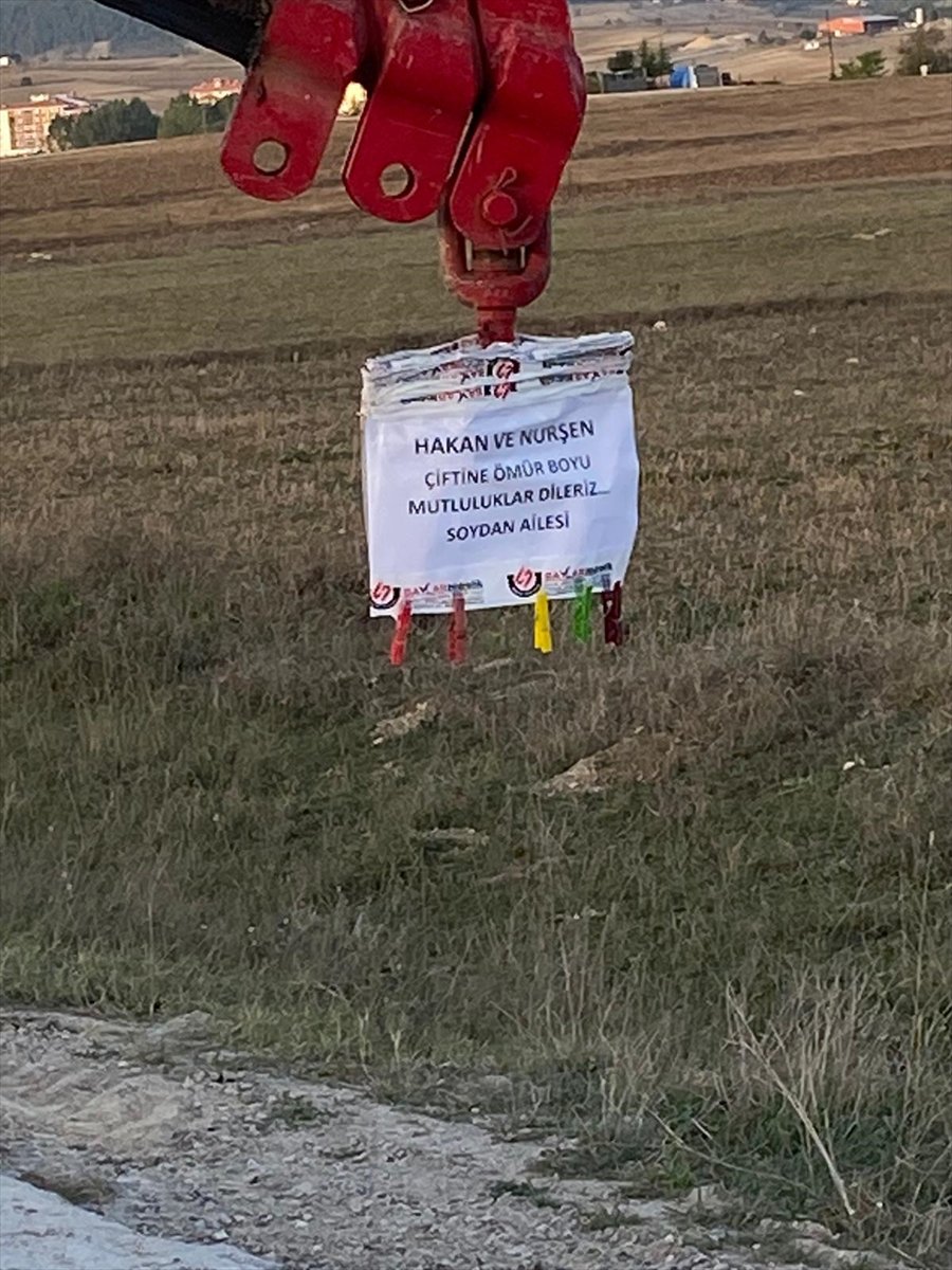 Karabük te vinçle gelin arabasının önünü kesti #1