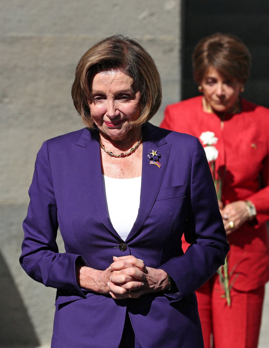 Nancy Pelosi'nin sözde soykırım anıtı #4'te sahte gözyaşları