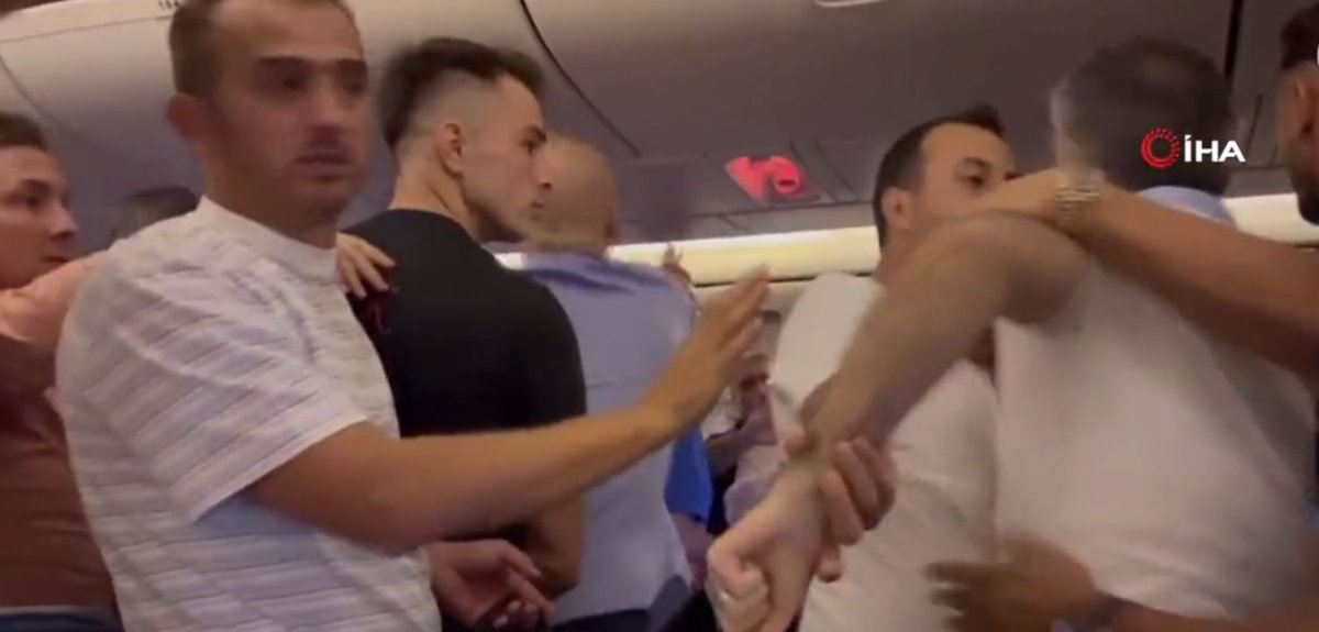 Trabzonsporlular uçakta Gaziantep FK takımıyla tartıştı #1