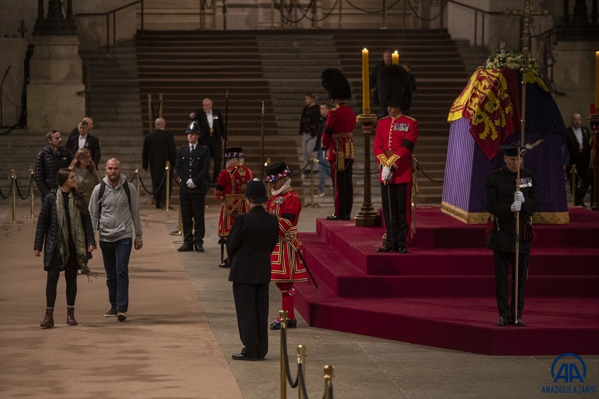 Kraliçe 2. Elizabeth için resmi cenaze töreni düzenlendi #16