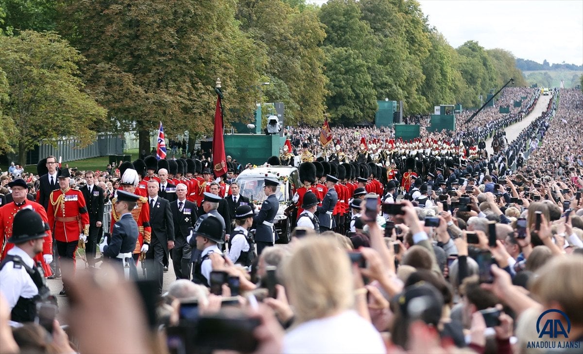 Kraliçe 2. Elizabeth için resmi cenaze töreni düzenlendi #13