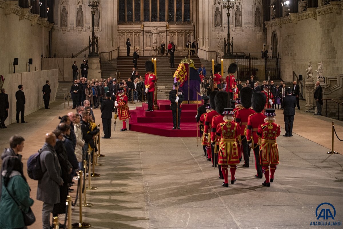 Kraliçe 2. Elizabeth için resmi cenaze töreni düzenlendi #15