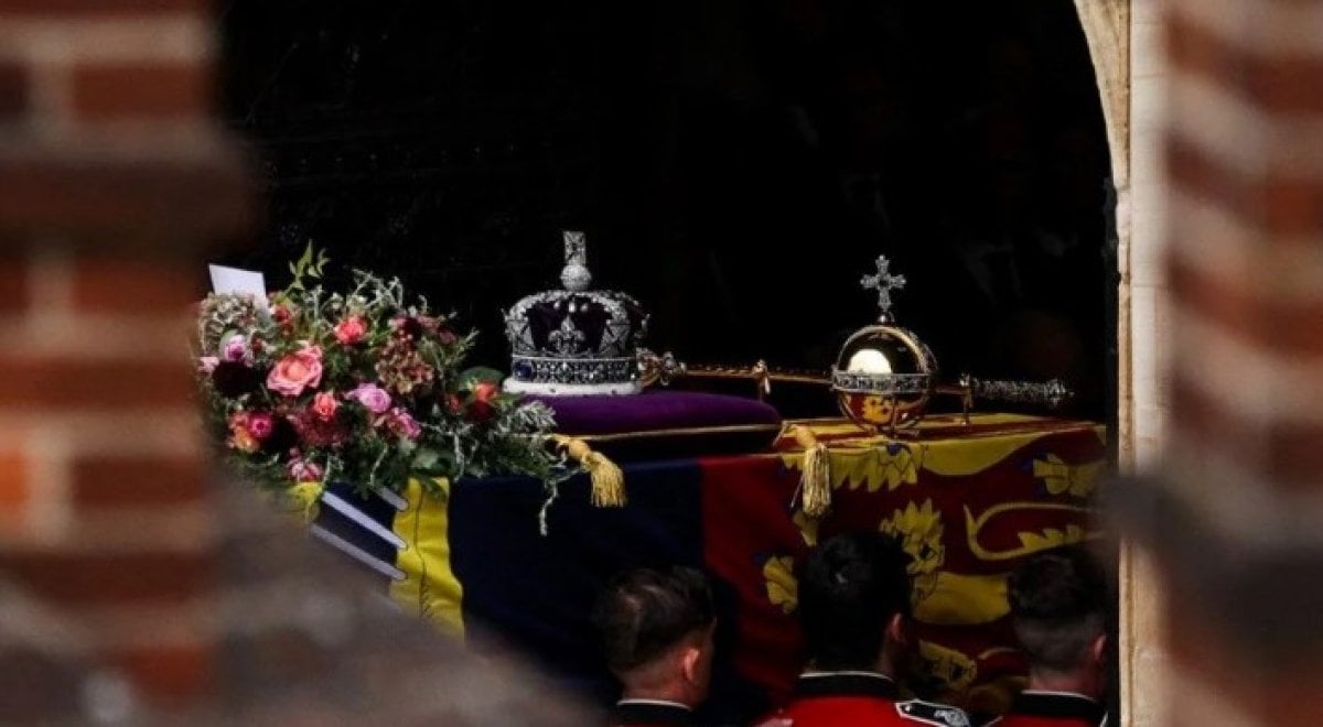 Kampanya başlatıldı: British Crown #4'ün asasını süsleyen elması iade edin