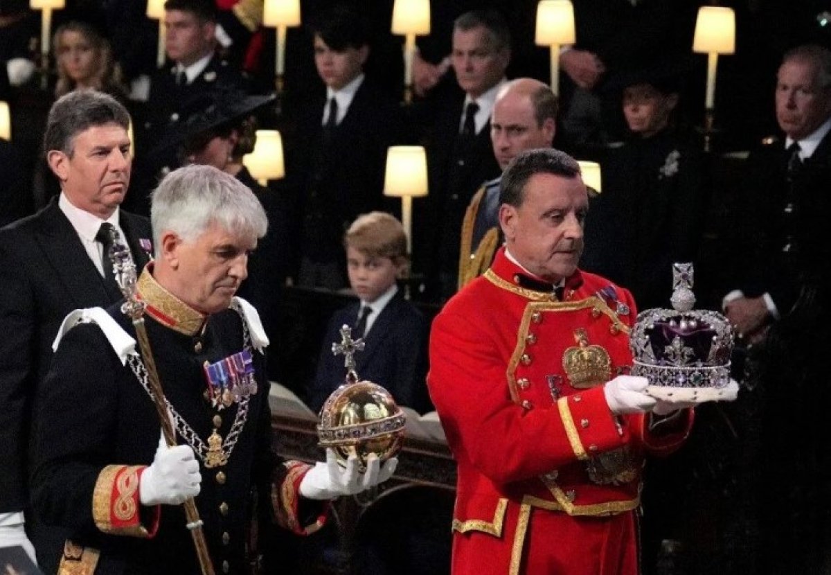 Kampanya başlatıldı: British Crown #6'nın asasını süsleyen elması iade edin