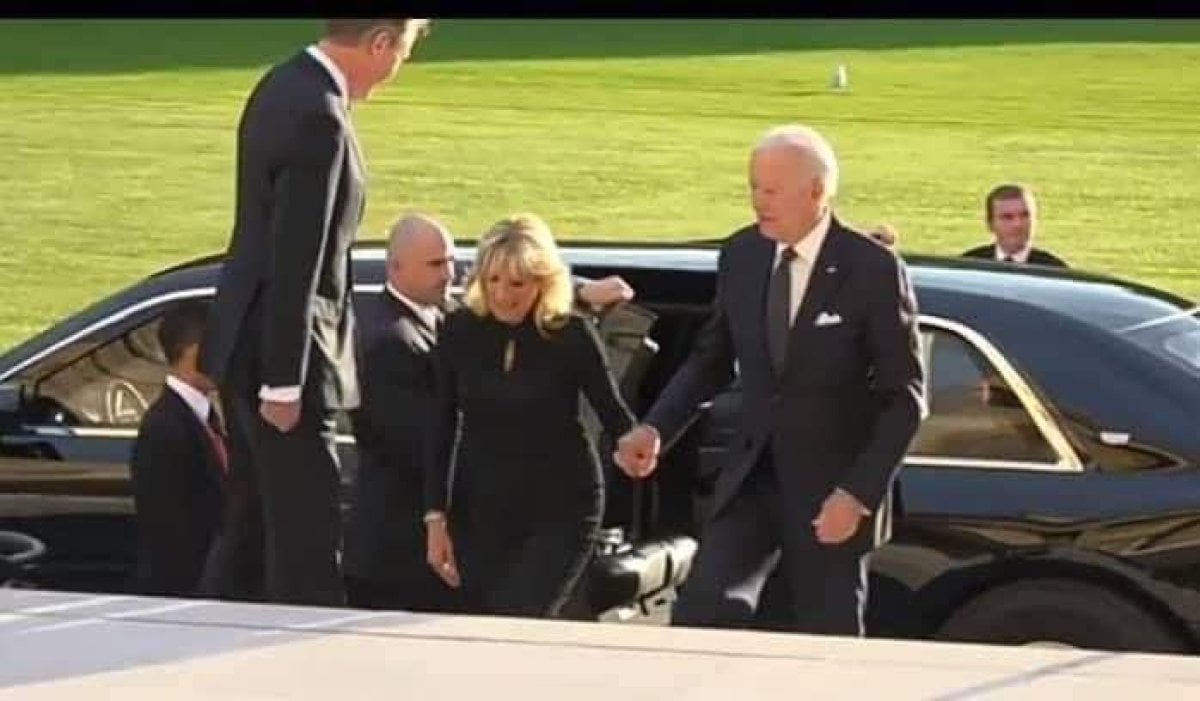 Kraliçe Elizabeth in cenaze törenine Biden dışındaki liderler otobüsle taşındı #6