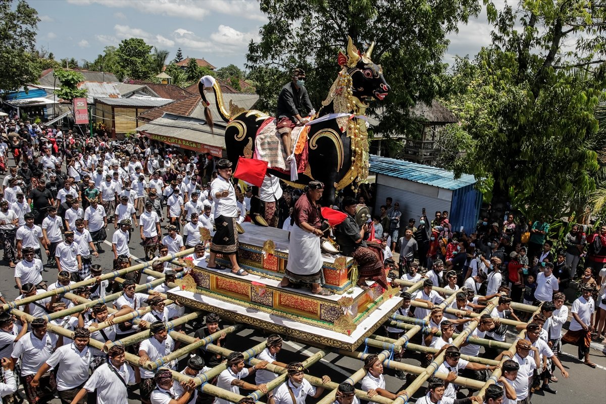 Endonezya’da Kraliyet Ailesi için ölü yakma töreni düzenlendi #4