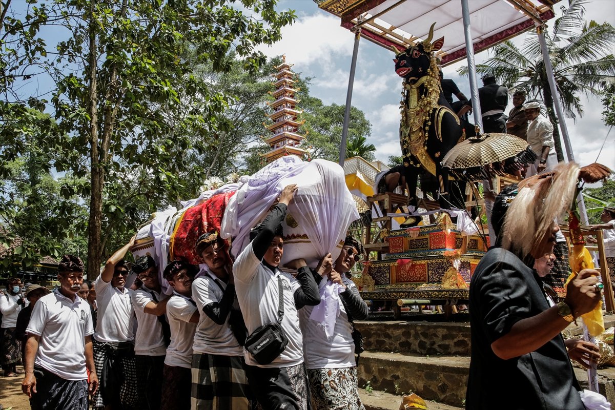 Endonezya’da Kraliyet Ailesi için ölü yakma töreni düzenlendi #6