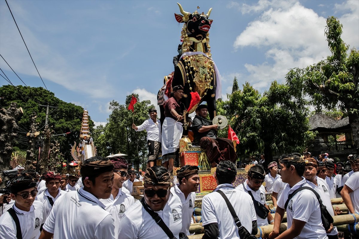 Endonezya’da Kraliyet Ailesi için ölü yakma töreni düzenlendi #3