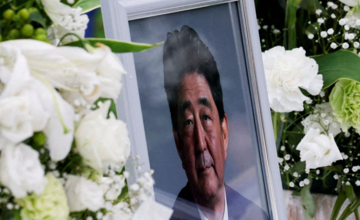 Japonya da Abe Şinzo nun cenazesini protesto etti, kendisini yaktı #2