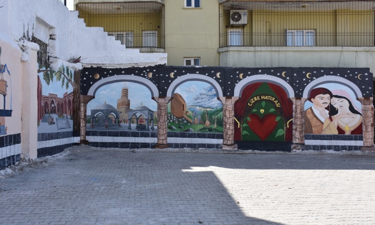 Cizre'de 11 yıllık temizlik işçisi duvarları 3 numaralı resimlerle süsledi