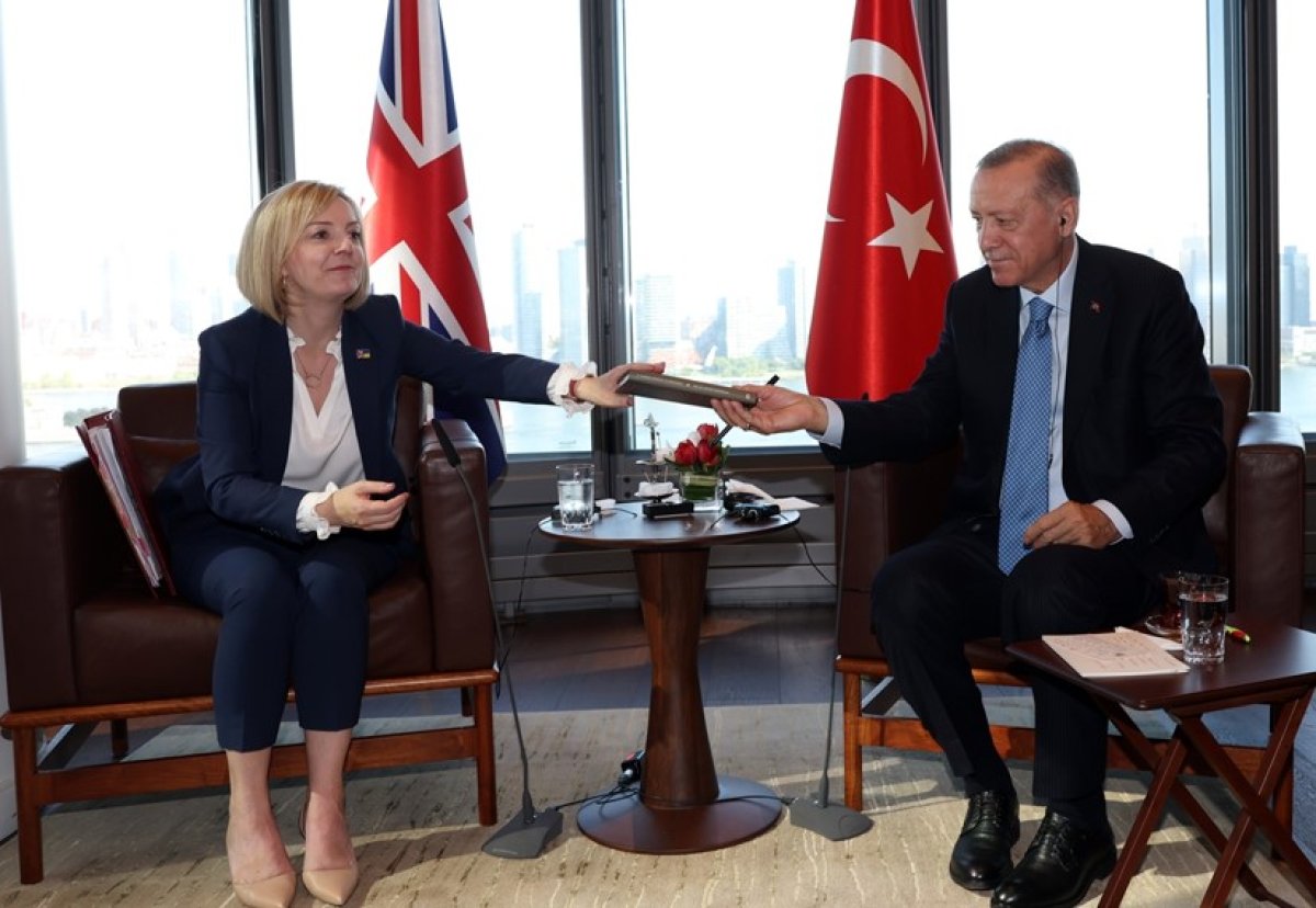 Cumhurbaşkanı Erdoğan, İngiltere Başbakanı Liz Truss ile görüştü #3