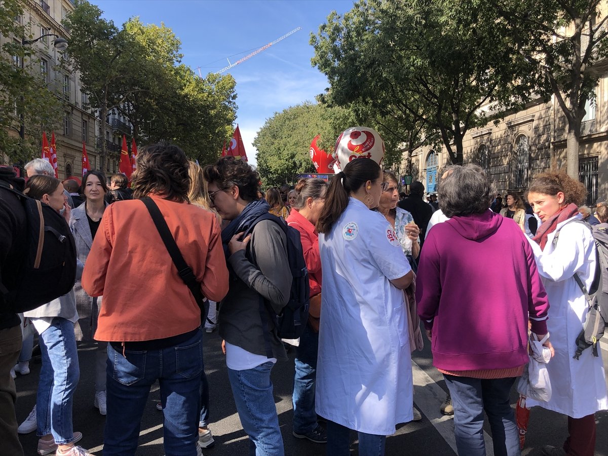 Fransa da sağlık ve sosyal hizmet çalışanları iş bıraktı #3