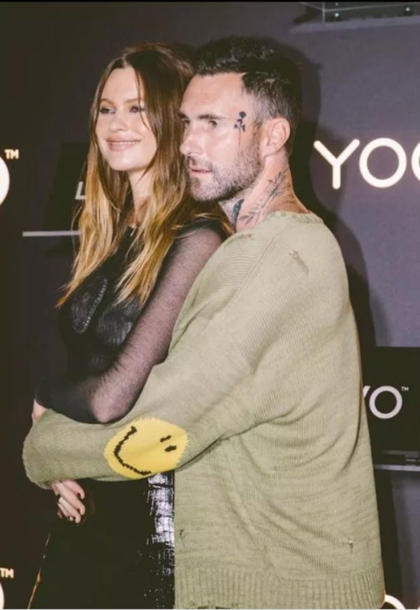 Adam Levine hamile eşini aldattı #1