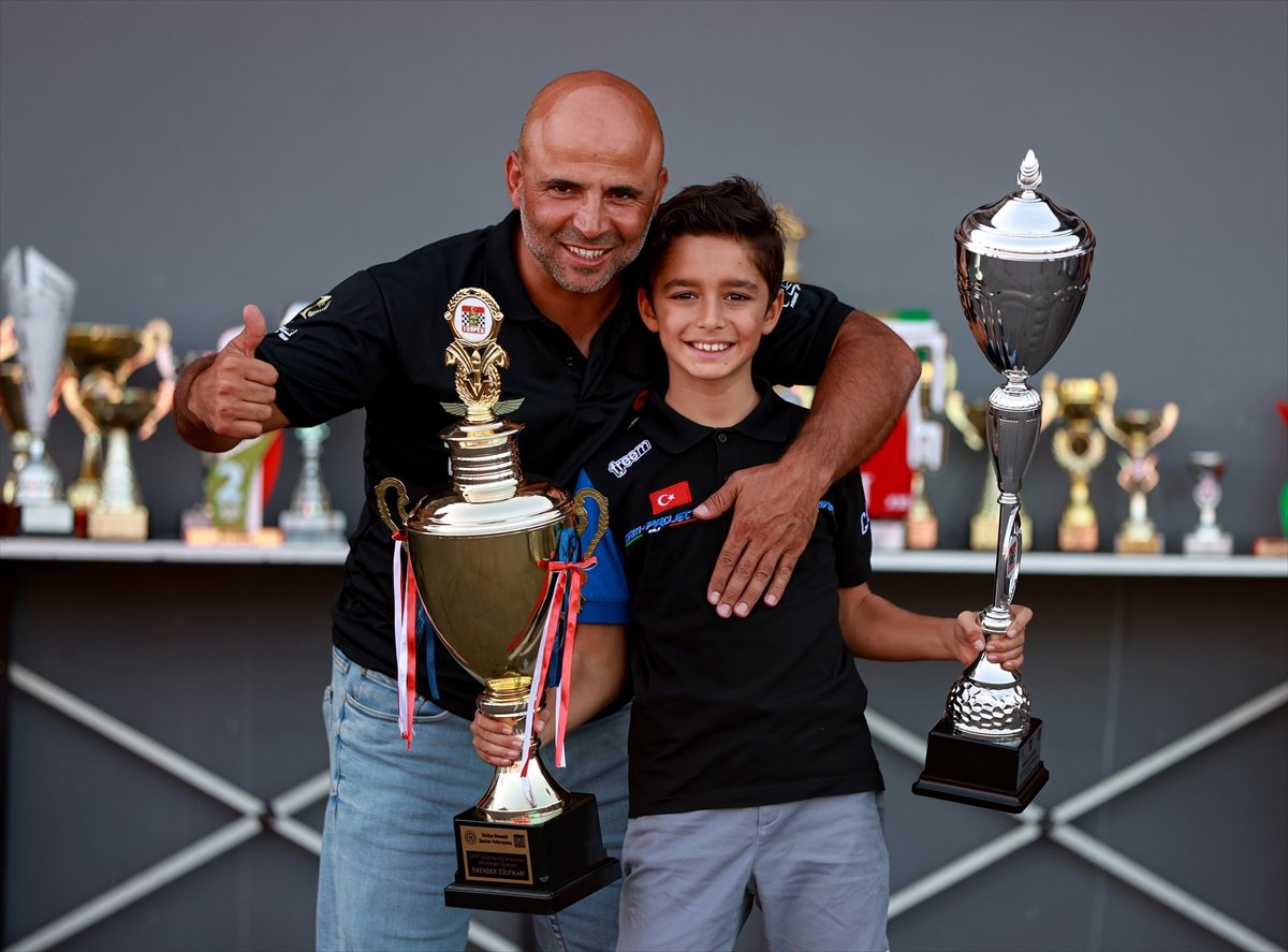10 yaşında 30 kupa sahibi İskender, Formula 1 hayaliyle yarışıyor #5