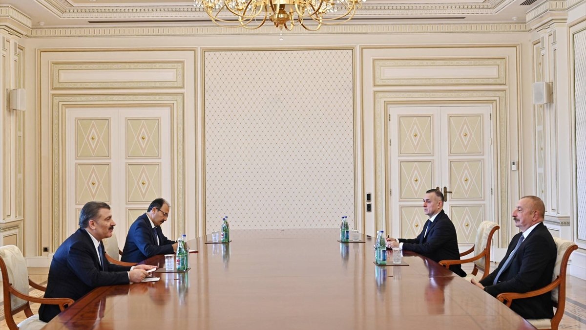 Fahrettin Koca, Azerbaycan Cumhurbaşkanı Aliyev ile görüştü
