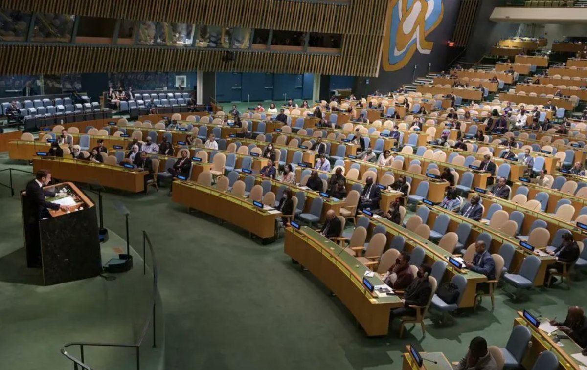 Criticism of Emmanuel Macron, addressed to the empty hall at the UN #3