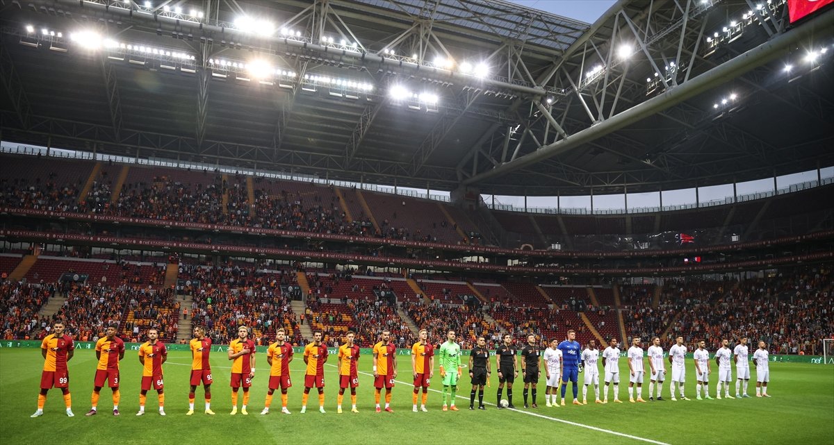 Galatasaray, hazırlık maçında İstanbulspor u mağlup etti #3