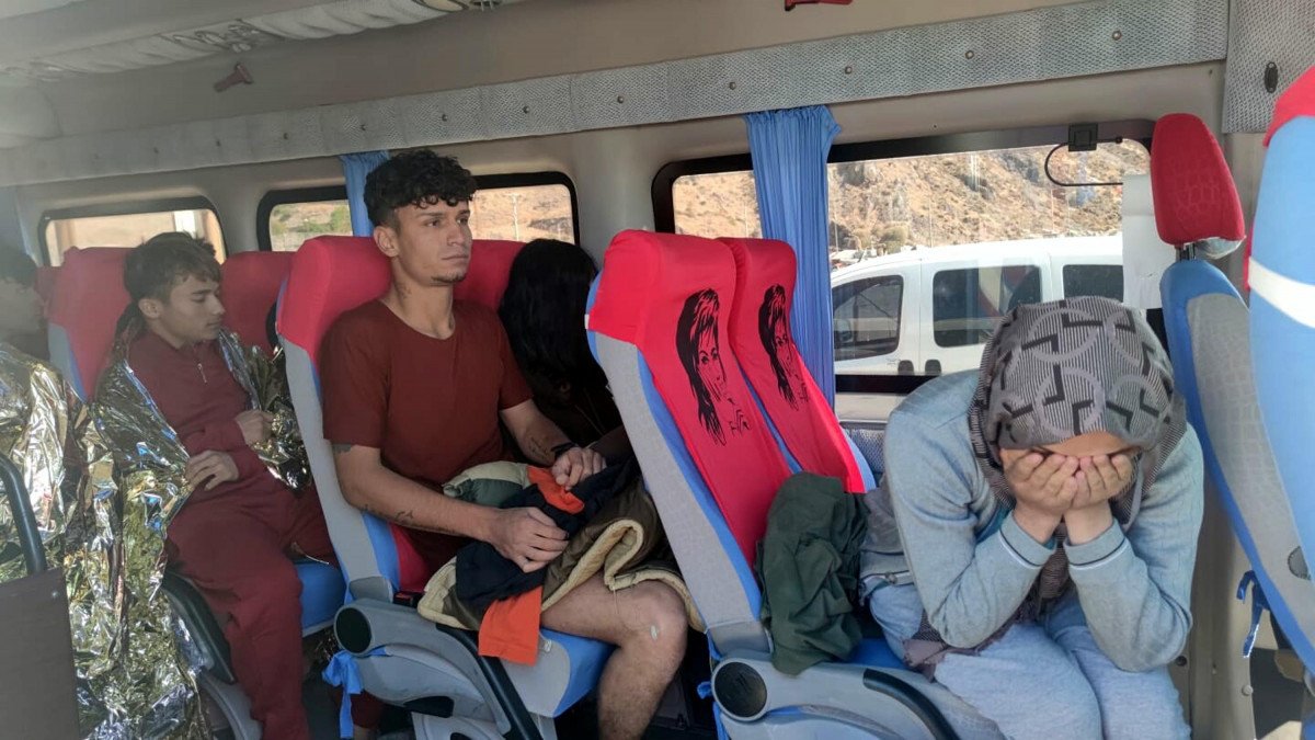 Ayvacık'ta göçmen teknesi battı: 4 ü çocuk, 6 ölü #5