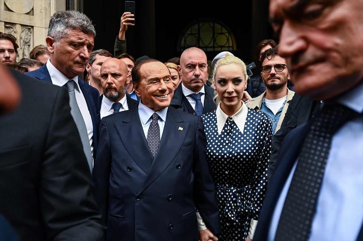 Silvio Berlusconi, Marta Fascina ile oy kullandı #3