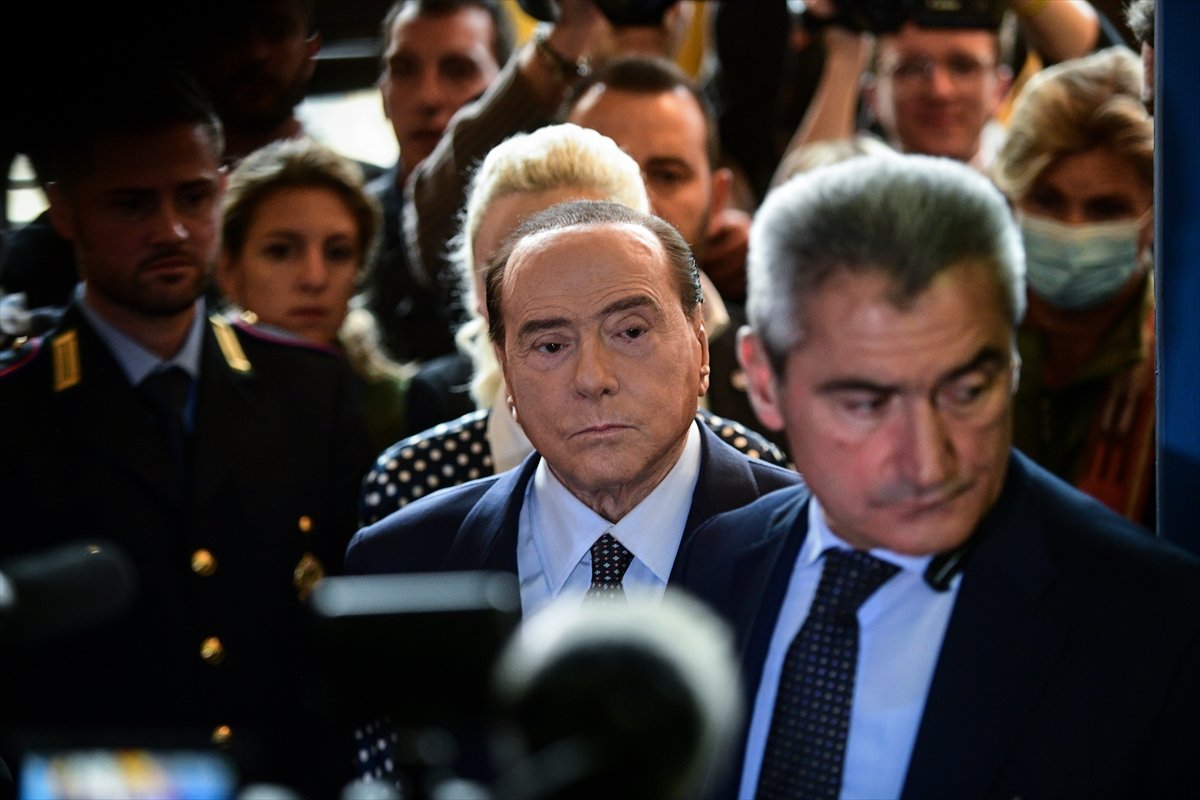 Silvio Berlusconi, Marta Fascina ile oy kullandı #6