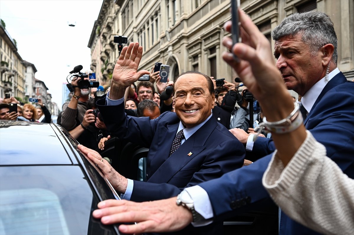 Silvio Berlusconi, Marta Fascina ile oy kullandı #7