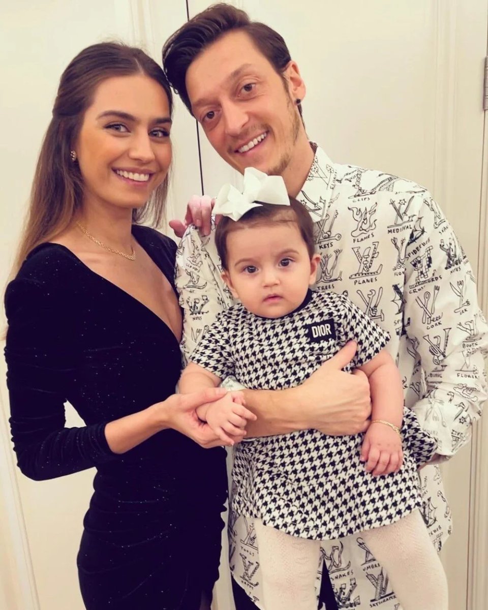 Mesut Özil den kızlarına 4 milyon TL lik minibüs #5