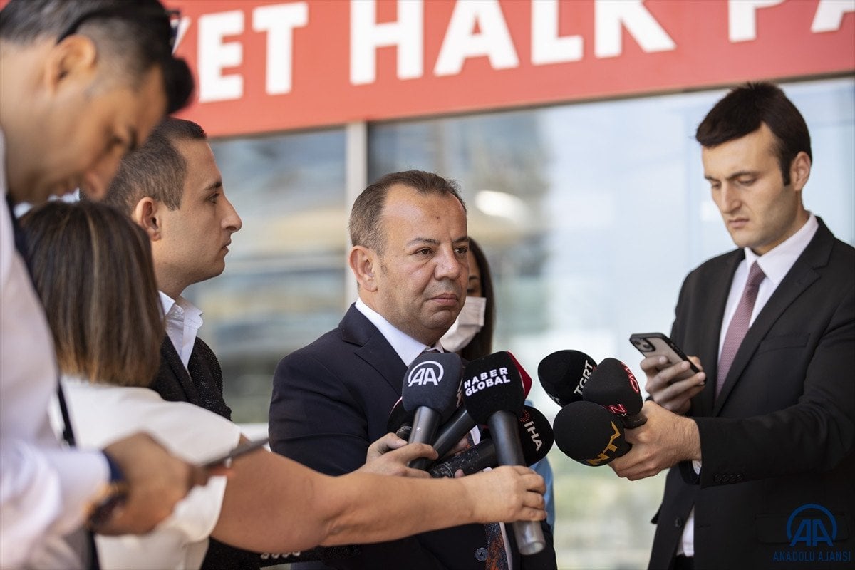 Tanju Özcan a 1 yıl geçici ihraç kararı verildi #1