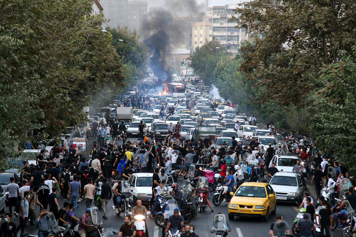 İran da Mahsa Emini protestolarında ölü sayıları giderek artıyor #6