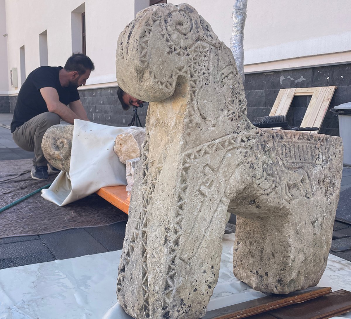 Tunceli de kırık halde bulunan tarihi 500 yıllık mezar taşları korumaya alındı #2