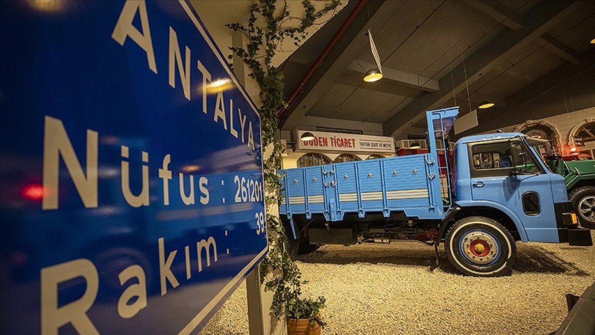 Antalya Araba Müzesi, ziyaretçilerini zamanda yolculuğa çıkarıyor #3